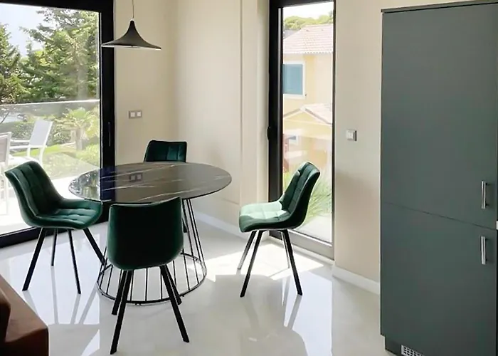 1 Bedroom Awesome In *